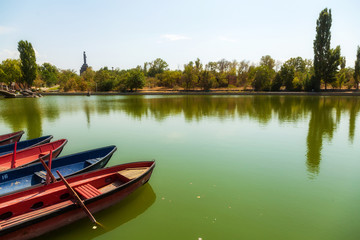 Obraz premium Color boats on the lake