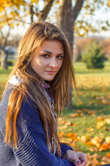 Naklejka premium beautiful girl at sunset
