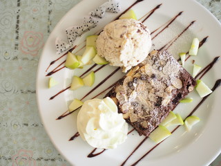 brownie with icecream