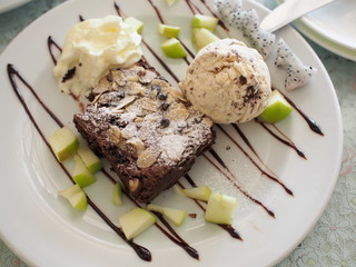 brownie with icecream