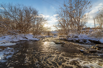 осенний пейзаж с плотиной и первым снегом, Россия, Урал