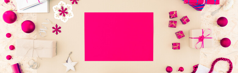 Obraz premium Packing gift at home