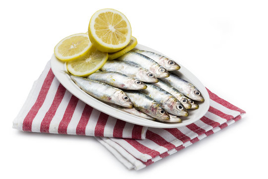 Sardinas frescas y lim&oacute;n