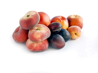 Fototapeta na wymiar plums and various peaches