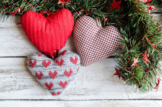 Adornos de navidad,espumill&oacute;n y corazones rojos de tela