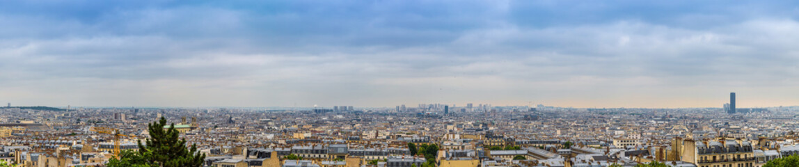 Fototapeta na wymiar View of Paris skyline