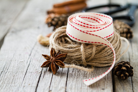Preasent nuts cinnamon ribbon