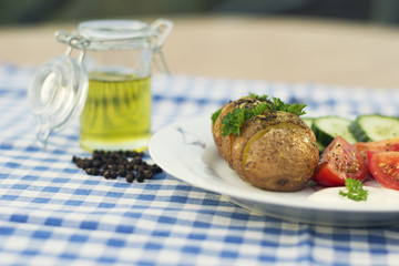 a baked popatoe with vegetables
