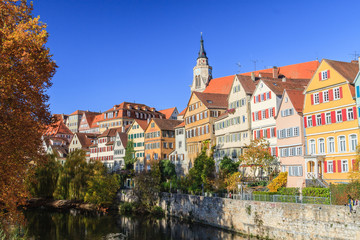 Tübingen (Deutschland) typische Stadtansicht mit Neckar