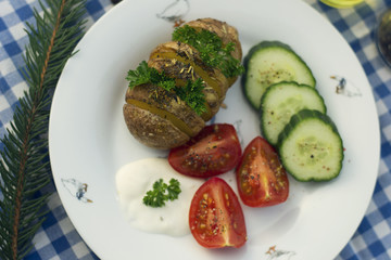 a baked potatoe with vegetables