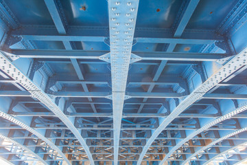 Obraz premium Perspective of Steel construction from under the bridge