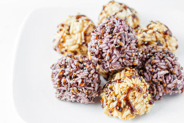 Rice cracker or puffed rice with sugar