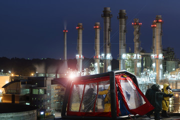 Decontamination  for emergency response Oil,refinery plant.