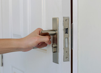 Naklejka premium hand open the Door