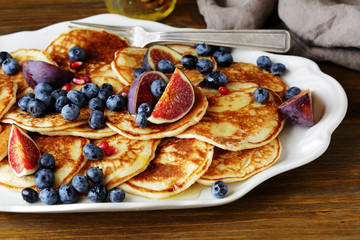 breakfast pancakes with figs, blueberries