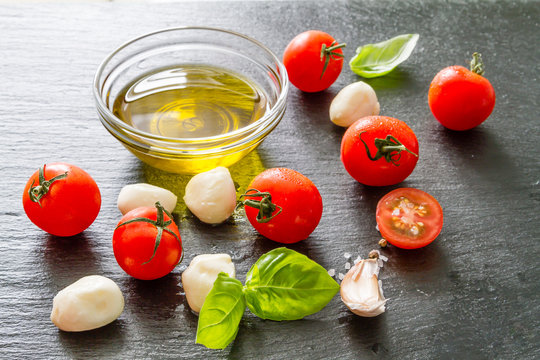 Tomato mazzarella, basil, olive oil
