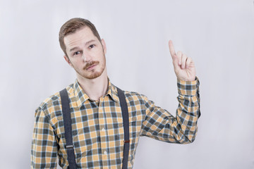 Naklejka premium Redhead man pointing his finger up 