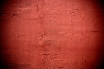 Hintergrund rote verputzte Mauer mit Rissen