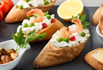 shrimps and mussels snacks