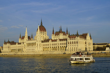 Fototapeta premium Parlamentsgebäude in Budapest