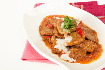 Fried beef in spicy red curry sauce with chilly and sour cream