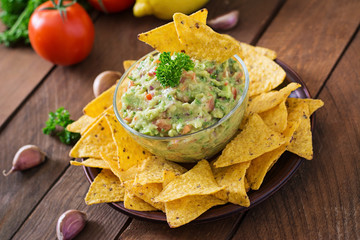 Guacamole avocado, lime, tomato, onion and cilantro, served with nachos - Traditional Mexican snack