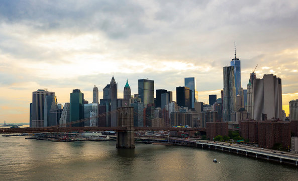Manhattan skyline photographed by manhattan Bridge.