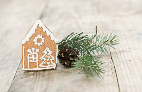 Weihnachtsgeb&auml;ck mit Dekoration