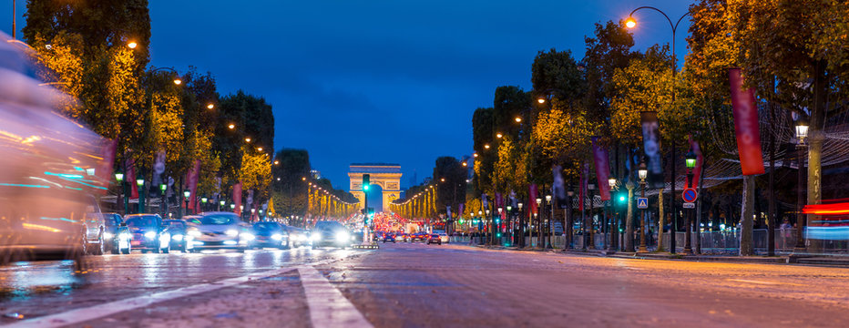 Fototapeta Les Champs Élysées le soir, Paris