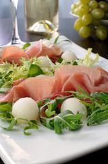 Arugula salad with ham and melon