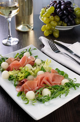  salad with ham and melon