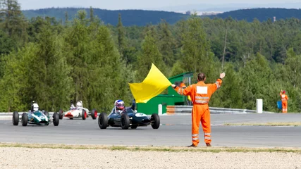 Cercles muraux Sport automobile marshall in final lap historical race