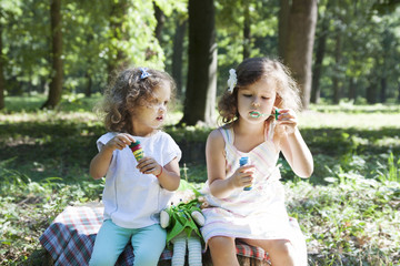 Obraz premium child and soap bubbles