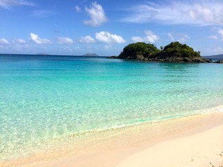 Fototapeta na wymiar Clear blue ocean water at the Virgin Islands