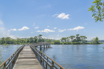 Obraz premium Birdge at Parana River at Iguazu Falls