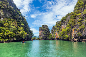 Fototapeta na wymiar Exotic islands of the Andaman Sea in Thailand