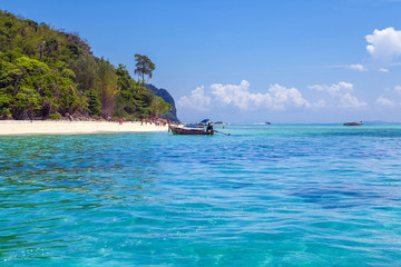 Fototapeta na wymiar Vacation on Bamboo Island in Thailand. (Island Mai Pai. Phi Phi archipelago. Thailand.)