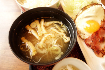 ベーコンとたまごの朝食