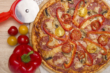 Knife round shape for cutting pizza