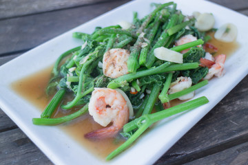 Fried chayote in oyster sauce with shrimp