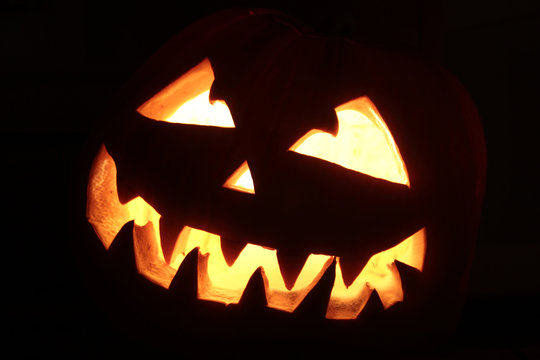 Scary Smiling Halloween pumpkin 