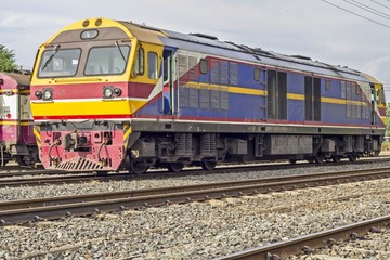 Obraz premium Thai colorful train arriving at station - vintage train