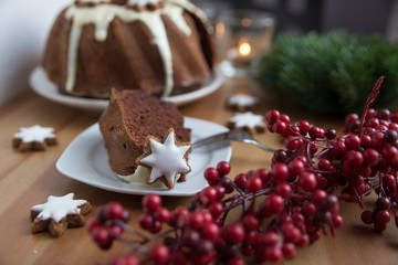 Lebkuchen Gugelhupf mit Zimtsternen 