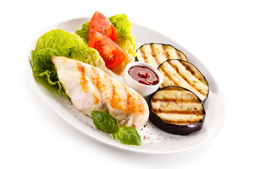 Grilled chicken fillet and vegetables