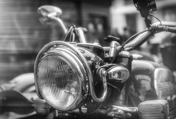 Naklejka premium Close up of a headlight of a classic motorcycle