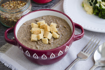 Bean cream soup with croutons