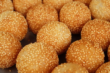 Sesame fried pastry dough