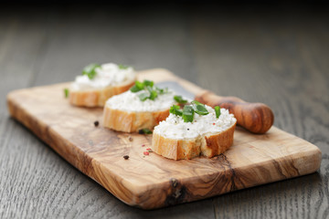 crunchy baguette slices with cream cheese and green onion