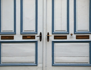 Bilder und Videos suchen: briefschlitz