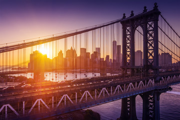 New York City - beautiful sunset over manhattan with manhattan and brooklyn bridge - obrazy, fototapety, plakaty